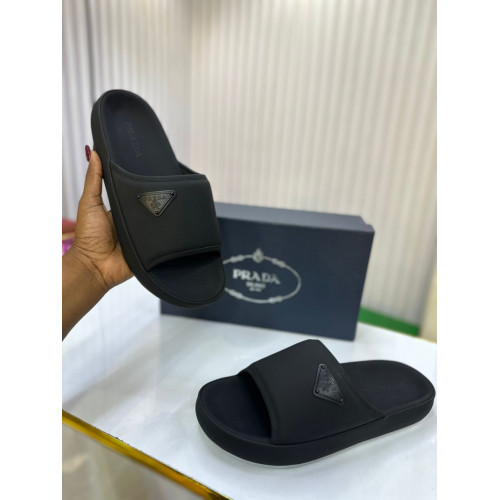 CHAUSSURE MARQUE PRADA Pointure 40 À 46