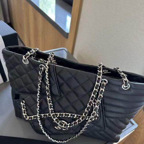 SAC À MAIN MARQUE CHANEL - 30CM